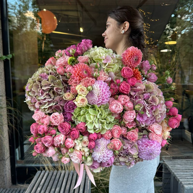 XXL Hydrangea and Seasonal Flower Bouquet
