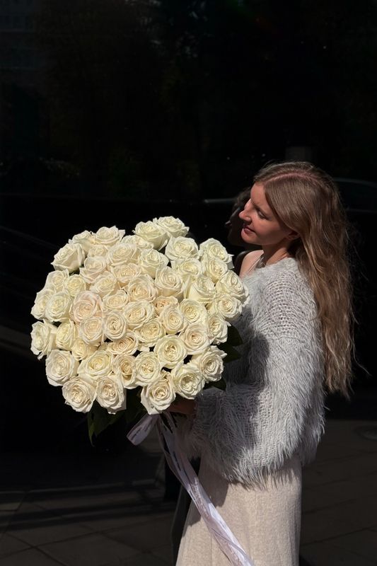 White Rose Monobouquet