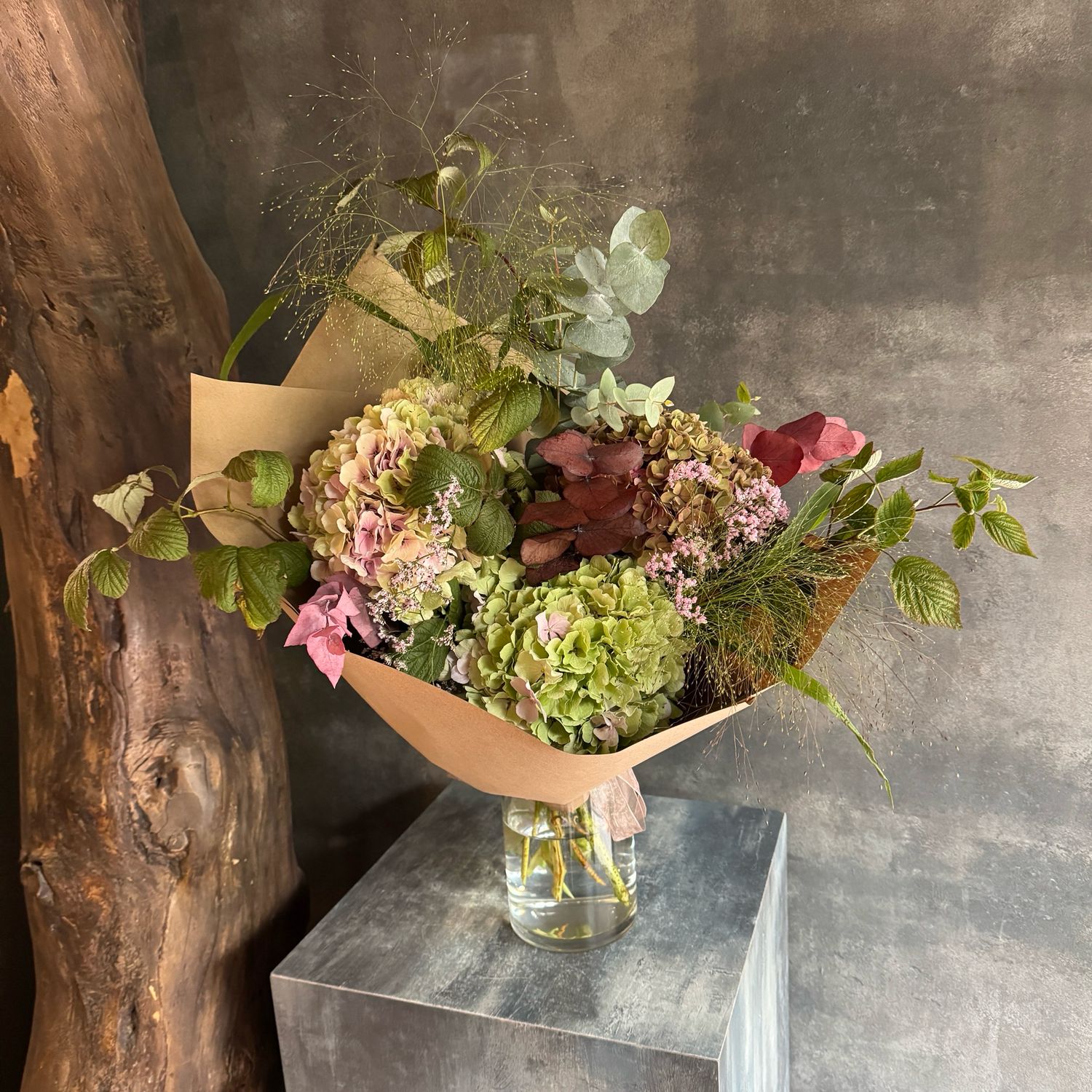 Hydrangea Bouquet (green-powder)