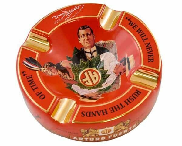 ASBAK ARTURO FUENTE ROND VERSIERD KERAMIEK ROOD