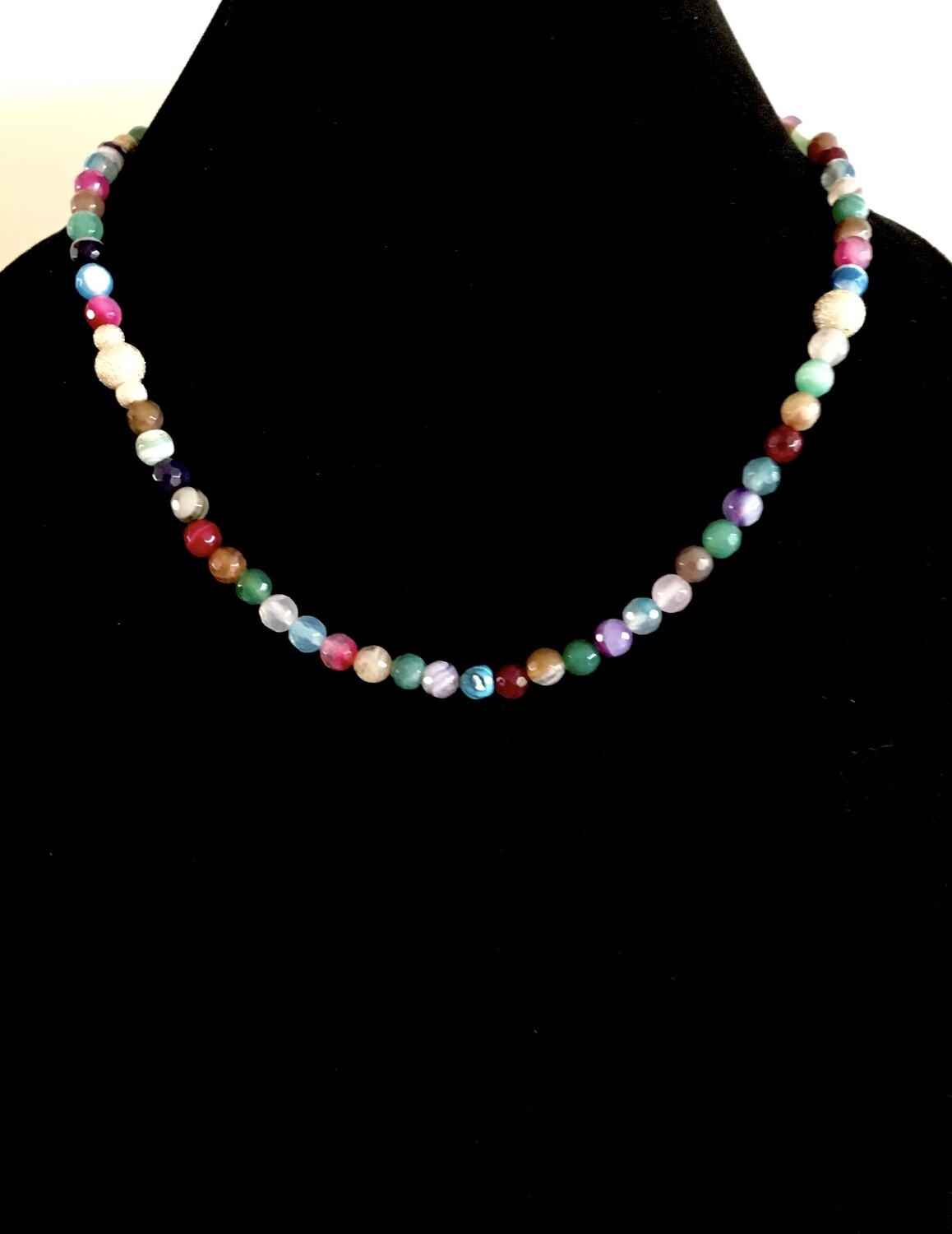 Agate and faceted beads necklace
