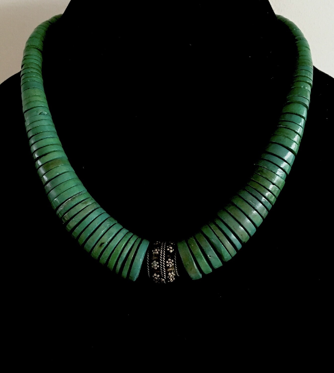 Green flat wood beads necklace ( with silver plated pendant)