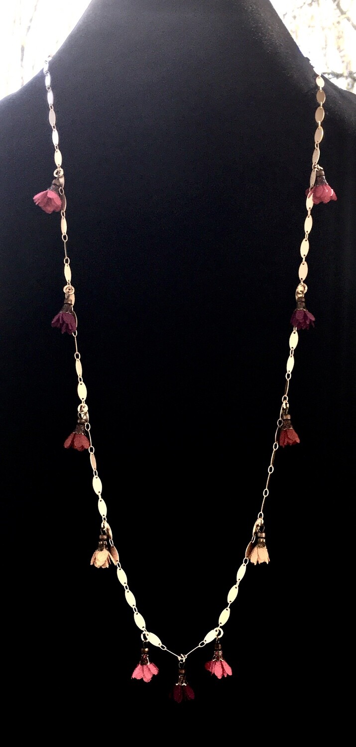 Tiny petals necklace