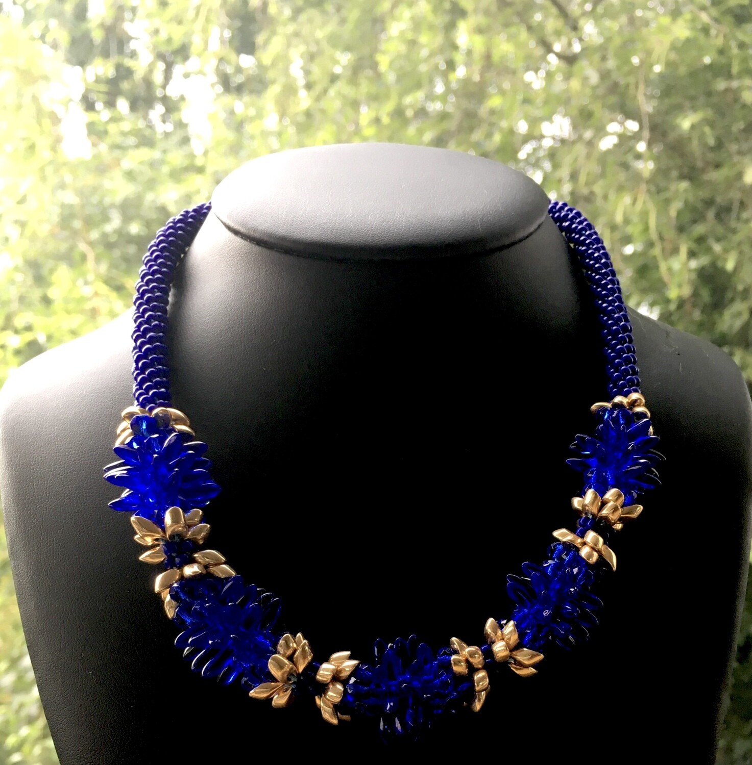 Flower power Kumihumo ( Ultramarine blue)