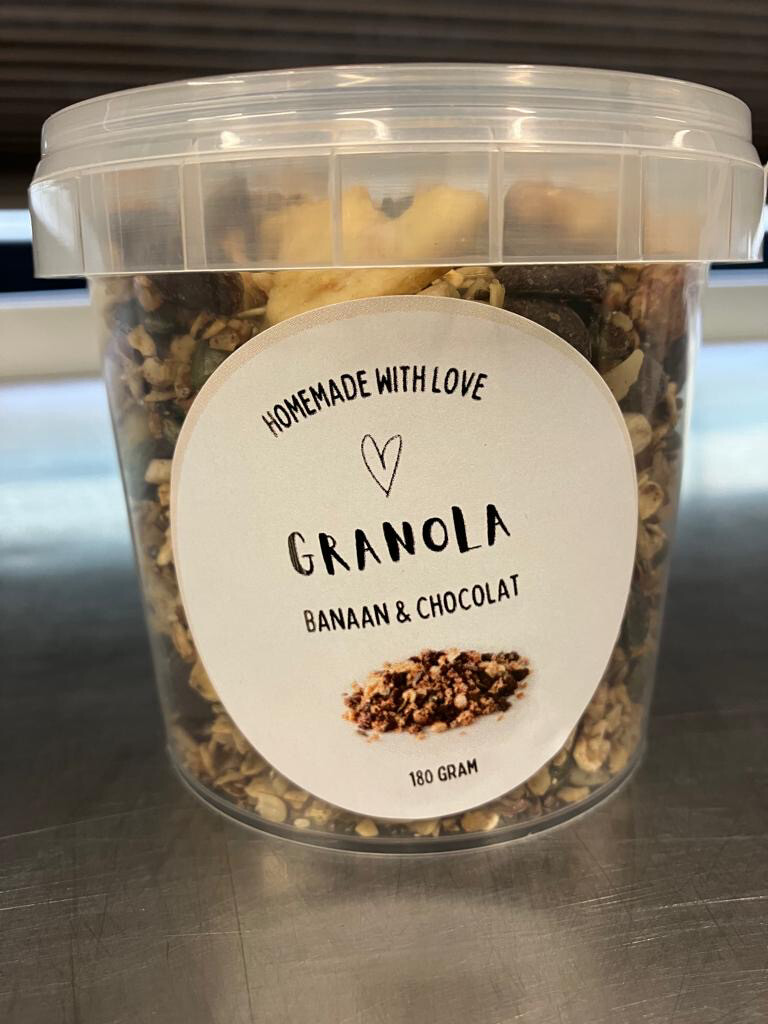 Granola met chocolade en banaan