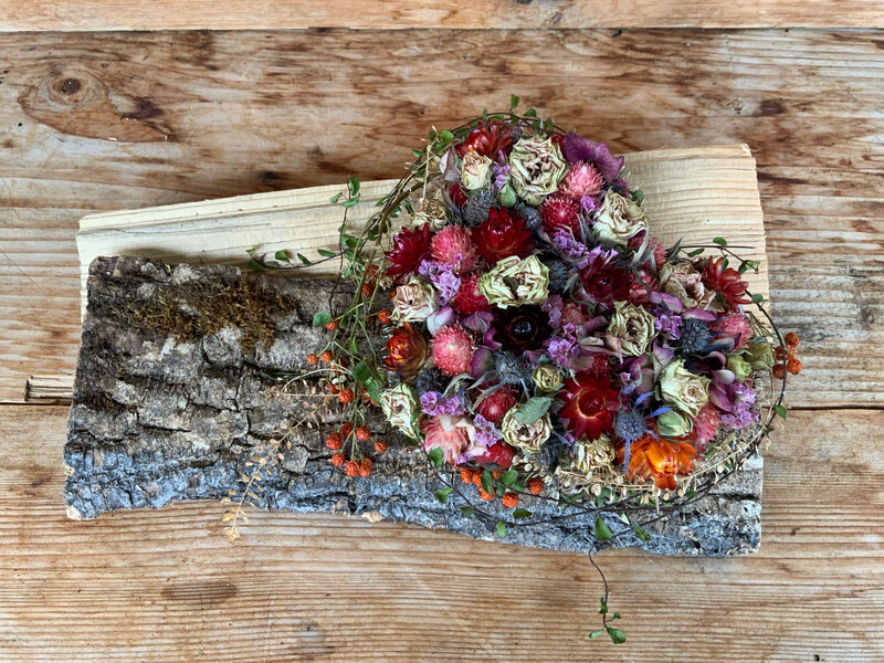 Herz mit Trockenblumen