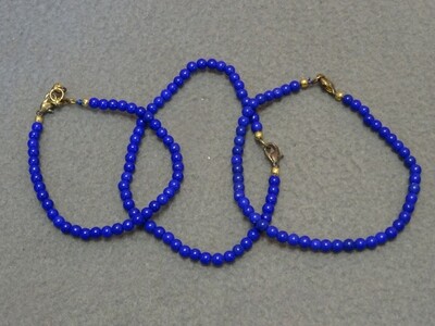 Donkerblauwe howliet kogelarmband