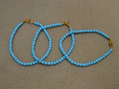 Lichtblauwe howliet kogelarmband