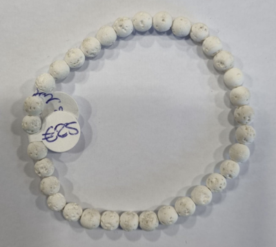 Witte lavasteen kogelarmband