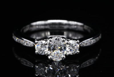 18 Kt witgouden ring
