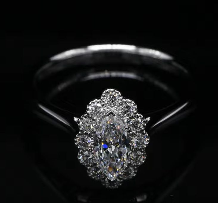 18 Kt witgouden ring