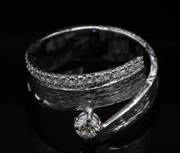 18 Kt witgouden ring