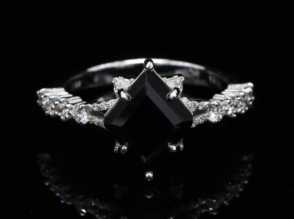 18 Kt witgouden ring