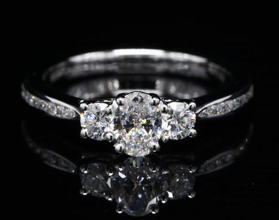 18 Kt witgouden ring