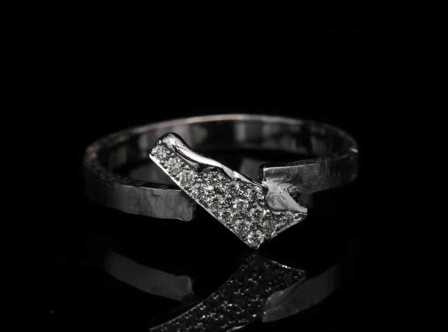 18 Kt witgouden ring
