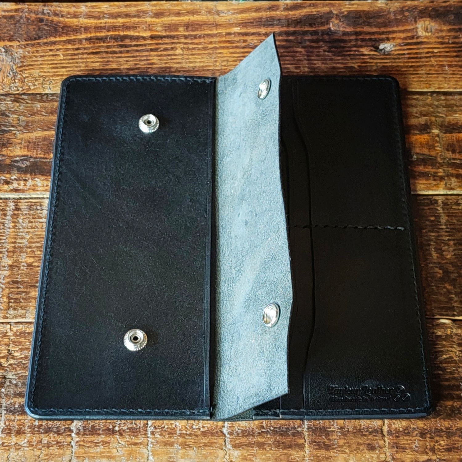 The Eiru (Black)
