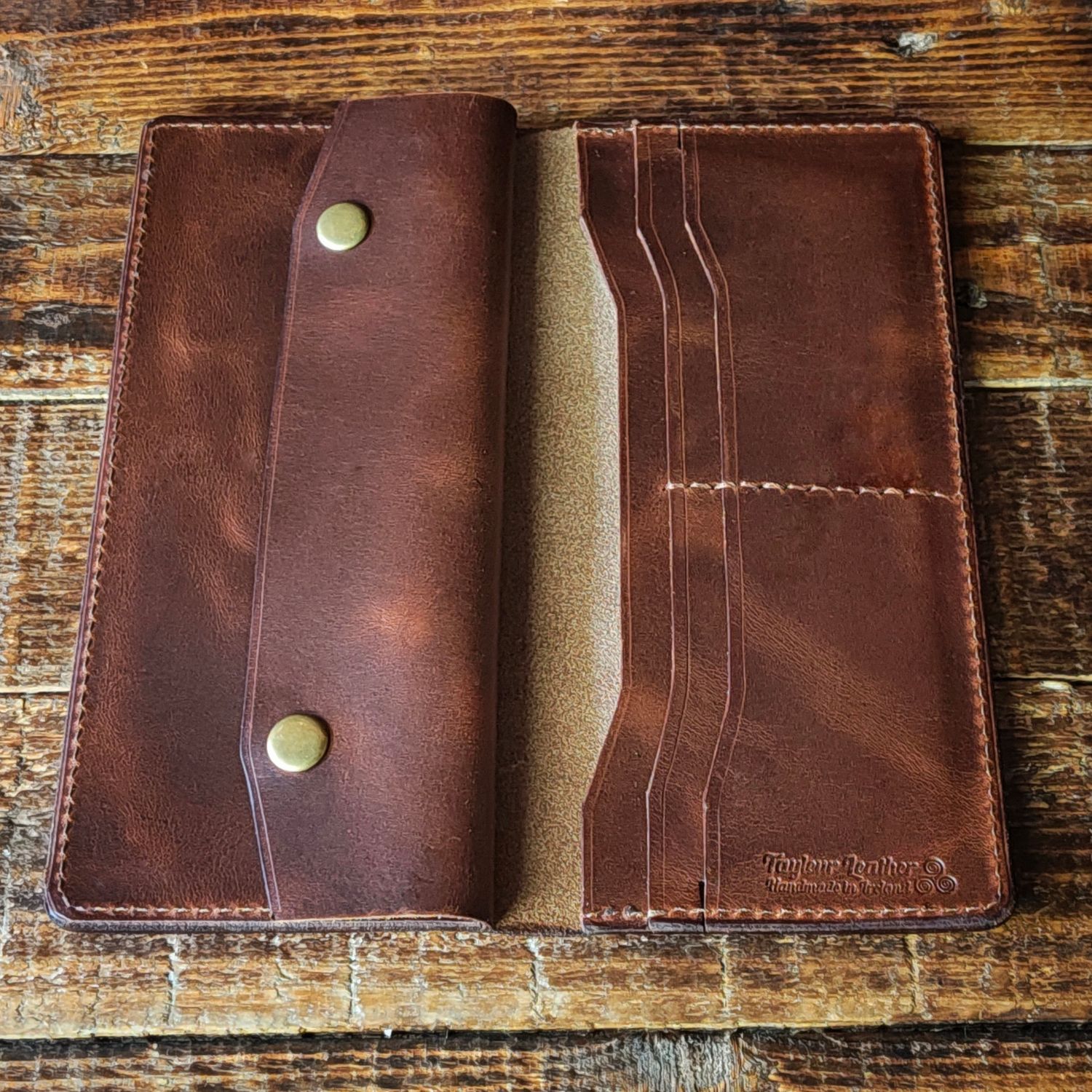 The Eiru (Dark Brown)