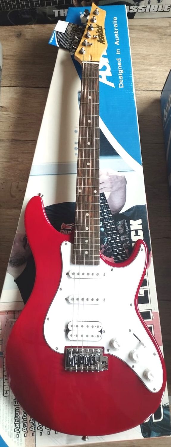 ELEKTRISCHE GITARRE AG132 Rot mit eingebautem Stimmgerät