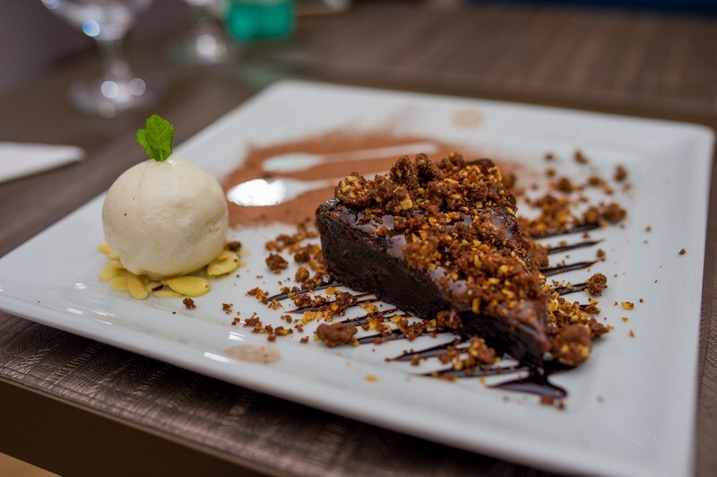BOLO DE CHOCOLATE COM SORVETE