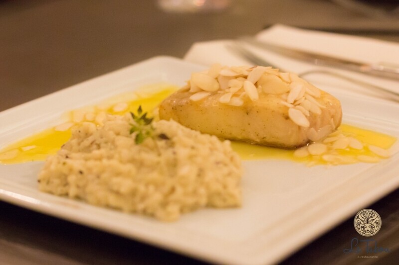 PEIXE DO DIA AO MOLHO DE LARANJA