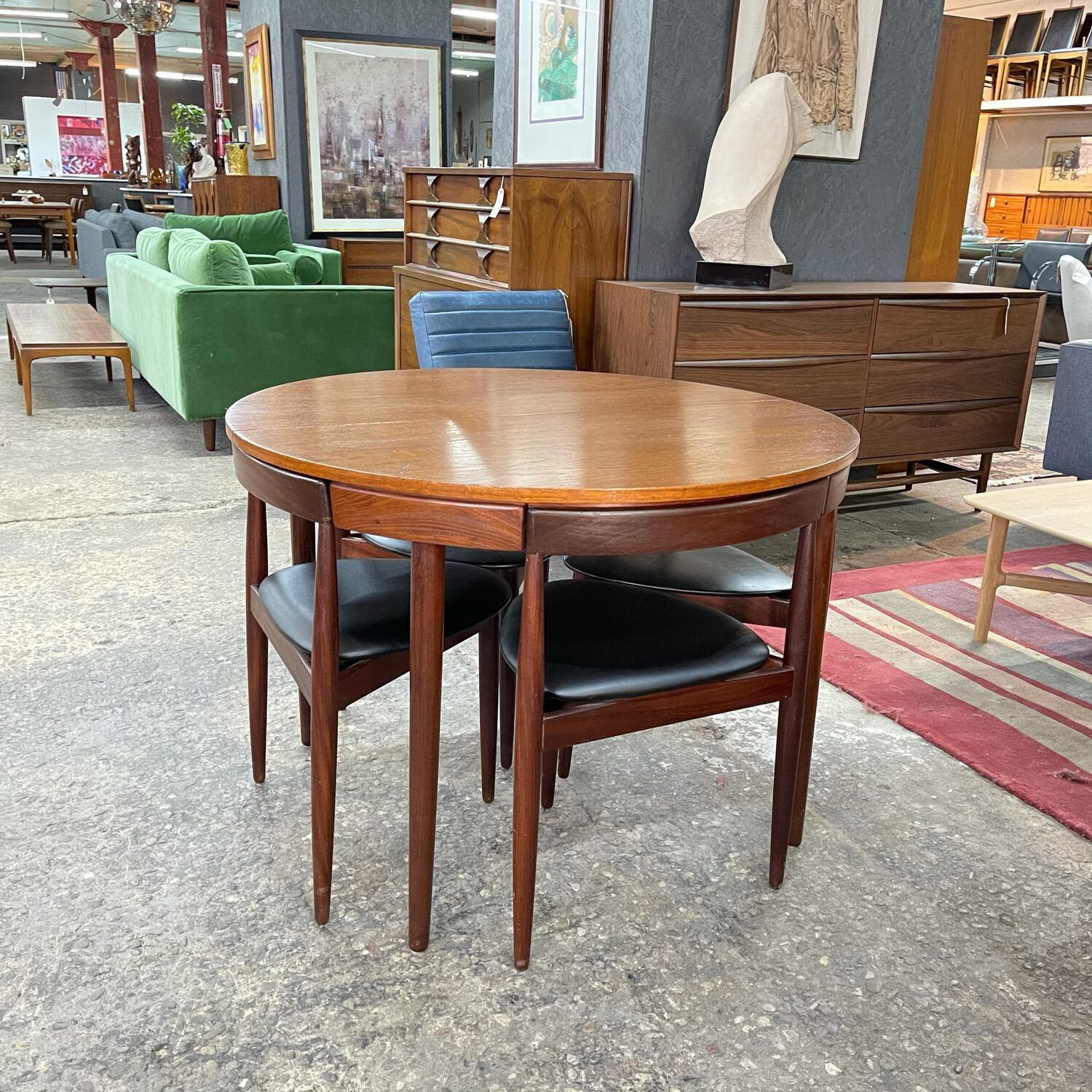 Hans olsen 2024 table and chairs