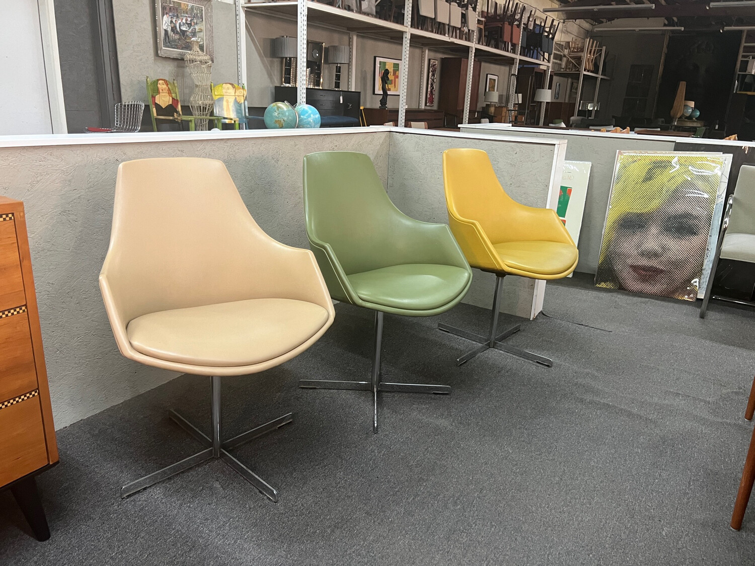 Vintage Swivel Lounge Chair beige color