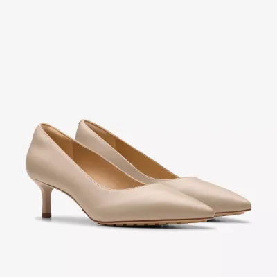 CLARKS ADELA  COURT SAND