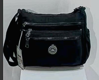 DYNAMIC NYLON CROSSBODY 231107