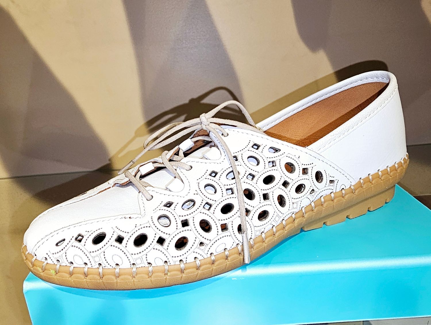 VOLKSWALKERS SLIP ON WHITE N066B