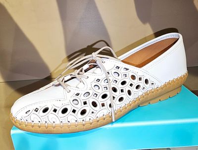 VOLKSWALKERS SLIP ON WHITE N066B