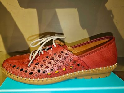 VOLKSWALKERS SLIP ON BURG  N068B