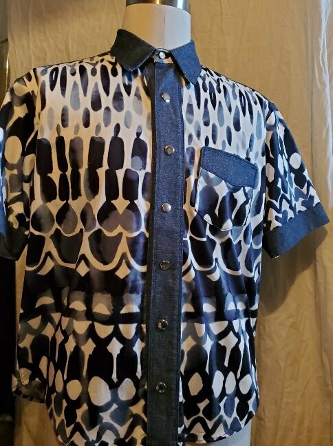 Mens blue batik short sleeve shirt.