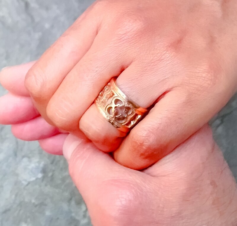 Anello fascia traforata &quot;Dante e Beatrice&quot; in bronzo.