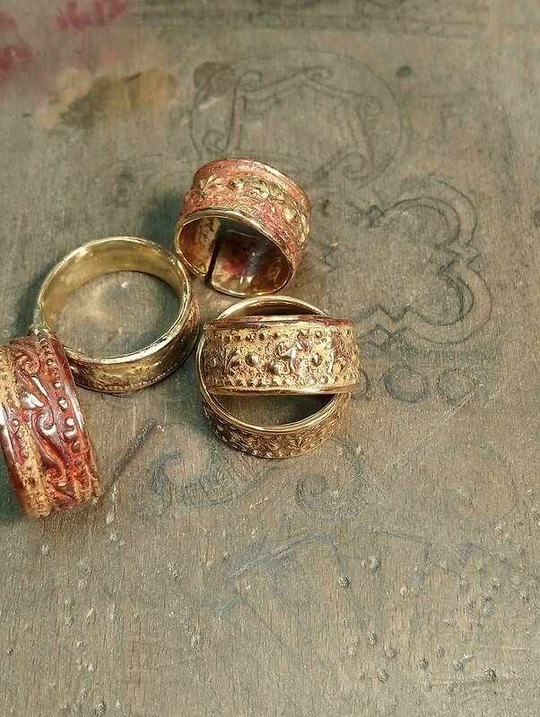 Anello etrusco romano realizzato come antico.