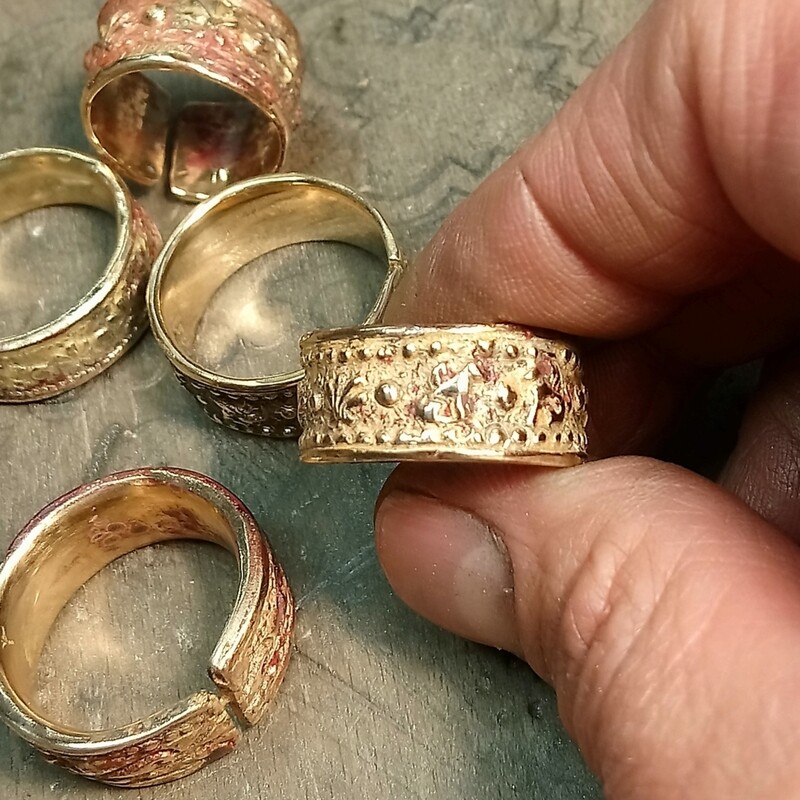 Anello etrusco romano realizzato come antico.