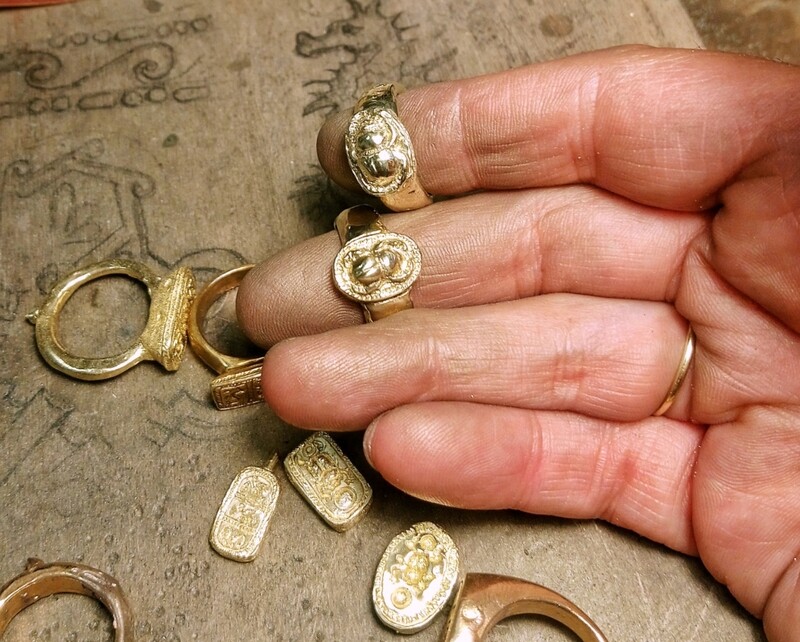 Anello con scarabeo (egiziano greco romano etrusco) in ottone o bronzo a scelta