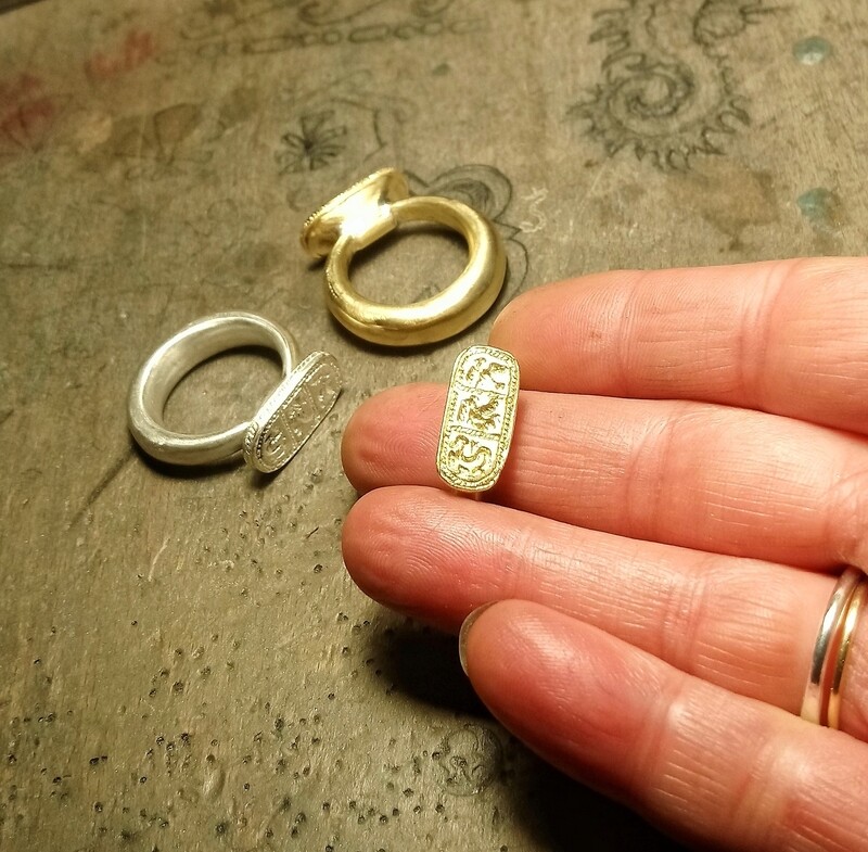 Anello sigillo etrusco, replica di originale, fusione a cera persa.