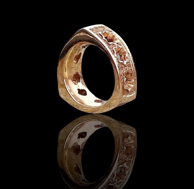 Anello tricuspide Savonarola in bronzo