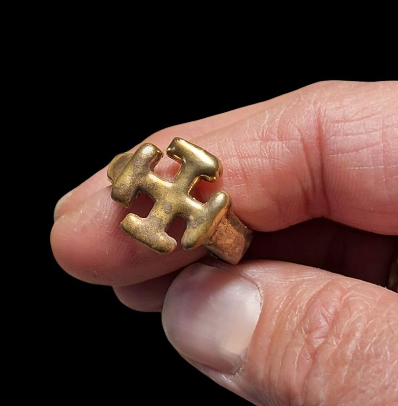 Anello con croce ispirata allo stemma del Regno di Gerusalemme. Anello ispirato ad originale egiziano cristiano copta in ferro del XII sec.