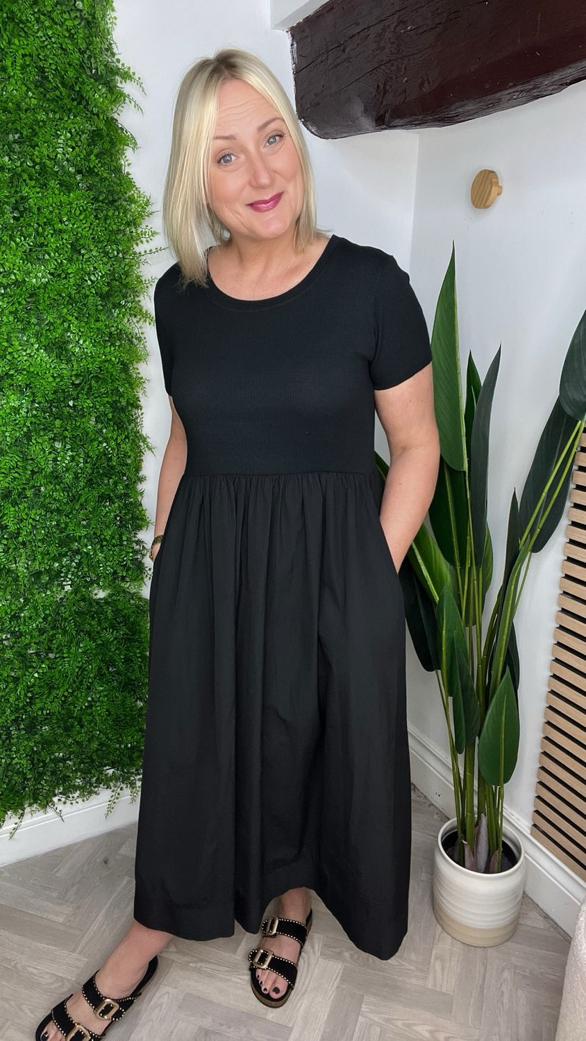 Short Sleeve Dress - Black