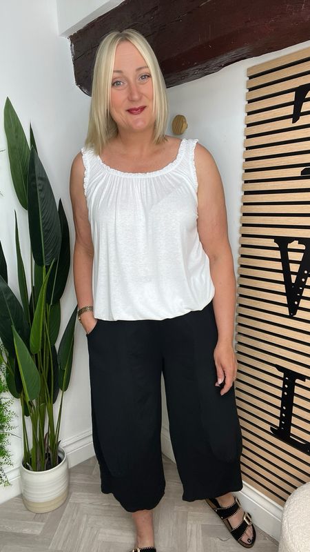 Two Fabric Cropped Trousers - Black