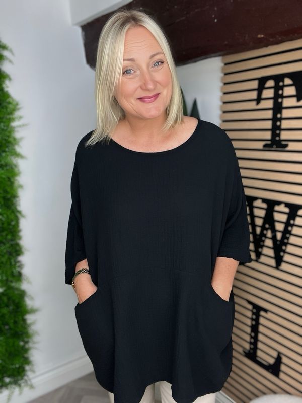 Floaty Waffle Top With Pocket Detail - Black