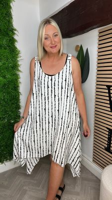Side Dip Hem Summer Dress - Black