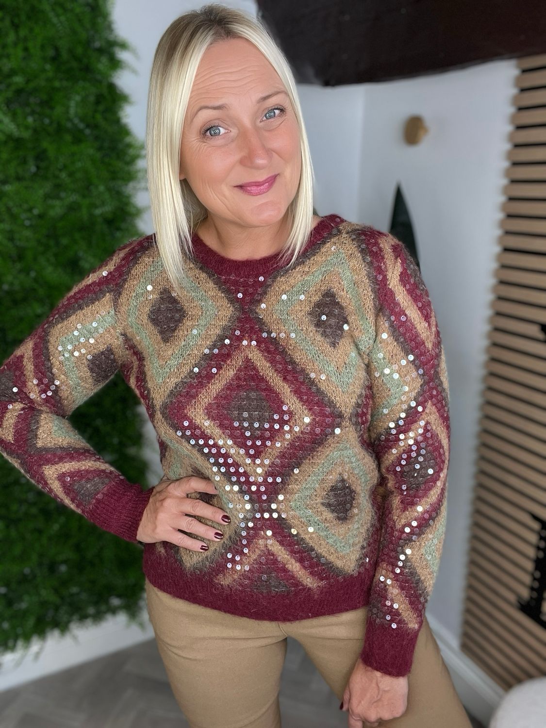 Diamond Knit With Sequin Detailing - Wine & Camel Mix