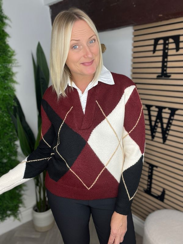 Diamond Knit With White Collar - Wine & Black