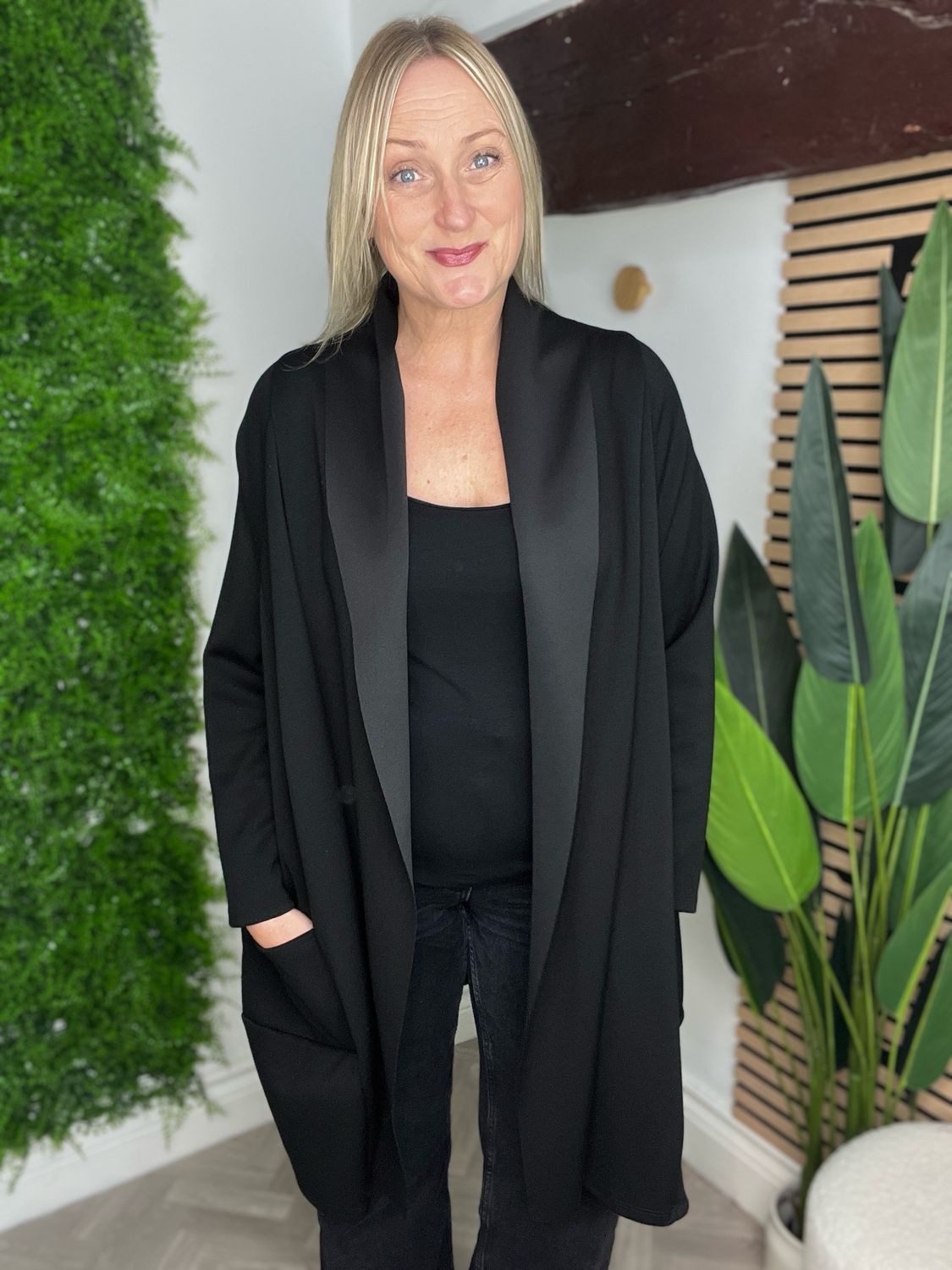 Edge To Edge Scuba Jacket - Black