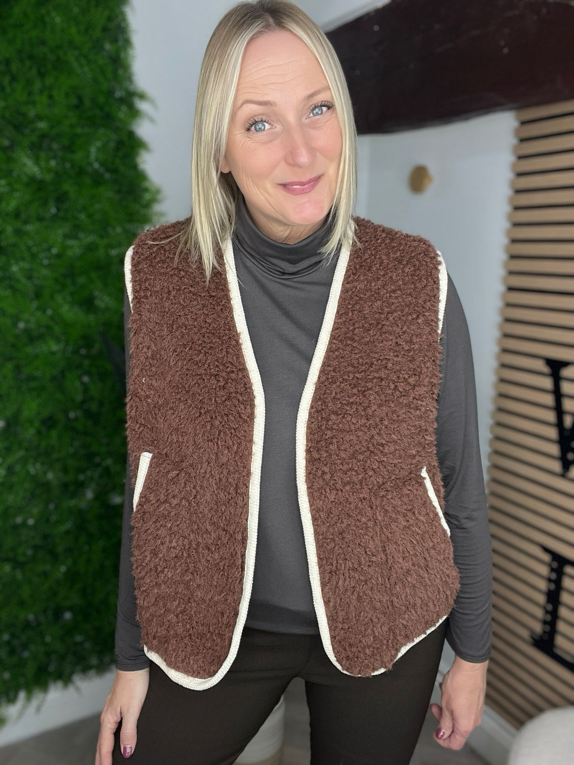 Boucle Waistcoat Edge To Edge - Chestnut