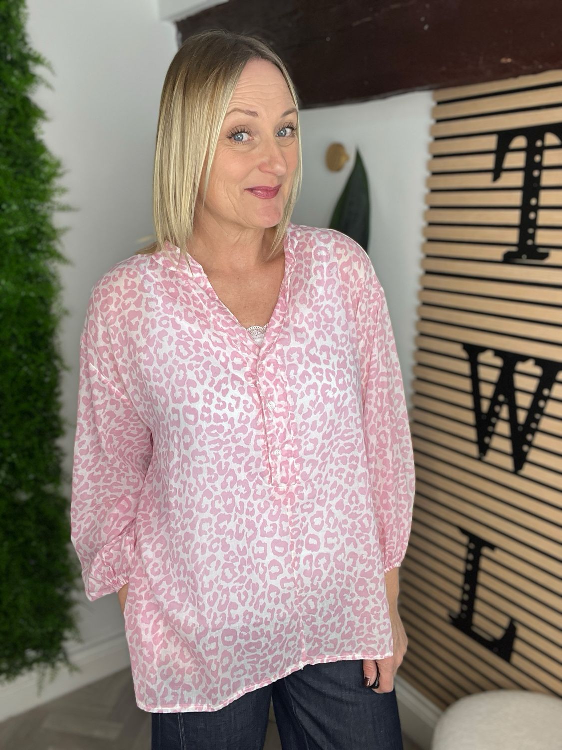 Relaxed Animal Blouse - White & Pink