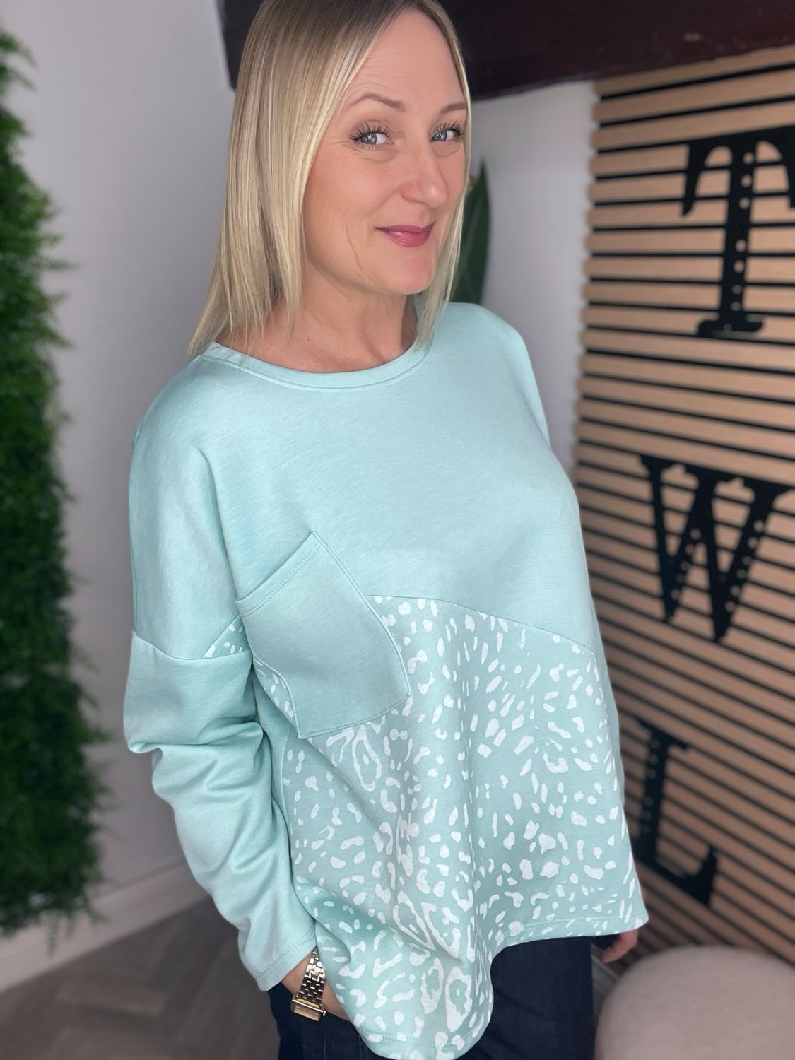 Scuba Animal Detail Top - Pistachio