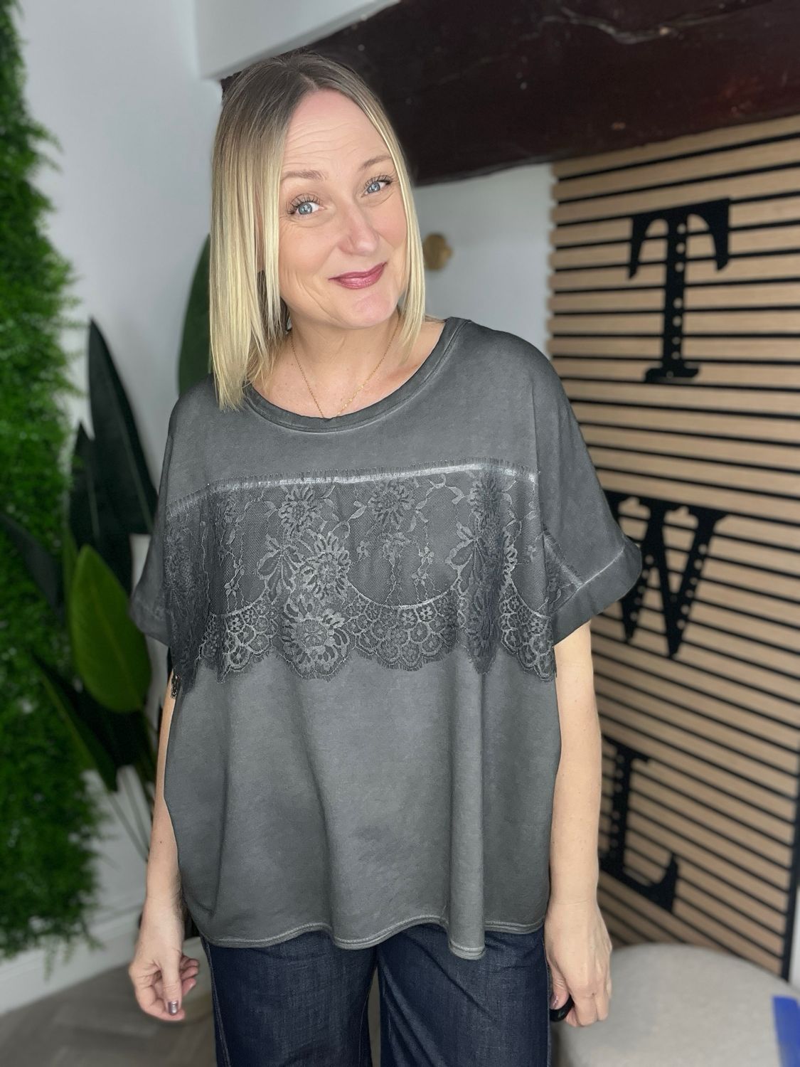 Lace Front Detailed Shop - Black